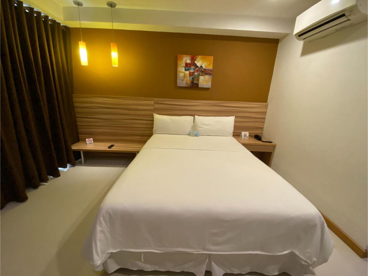 Capital O 820 Guijo Suites Makati Manila Dış mekan fotoğraf