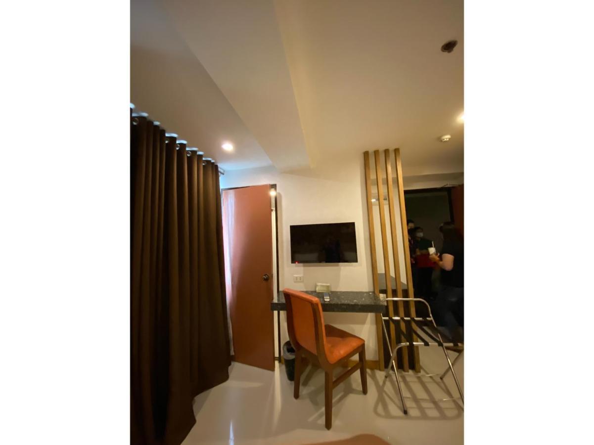 Capital O 820 Guijo Suites Makati Manila Dış mekan fotoğraf