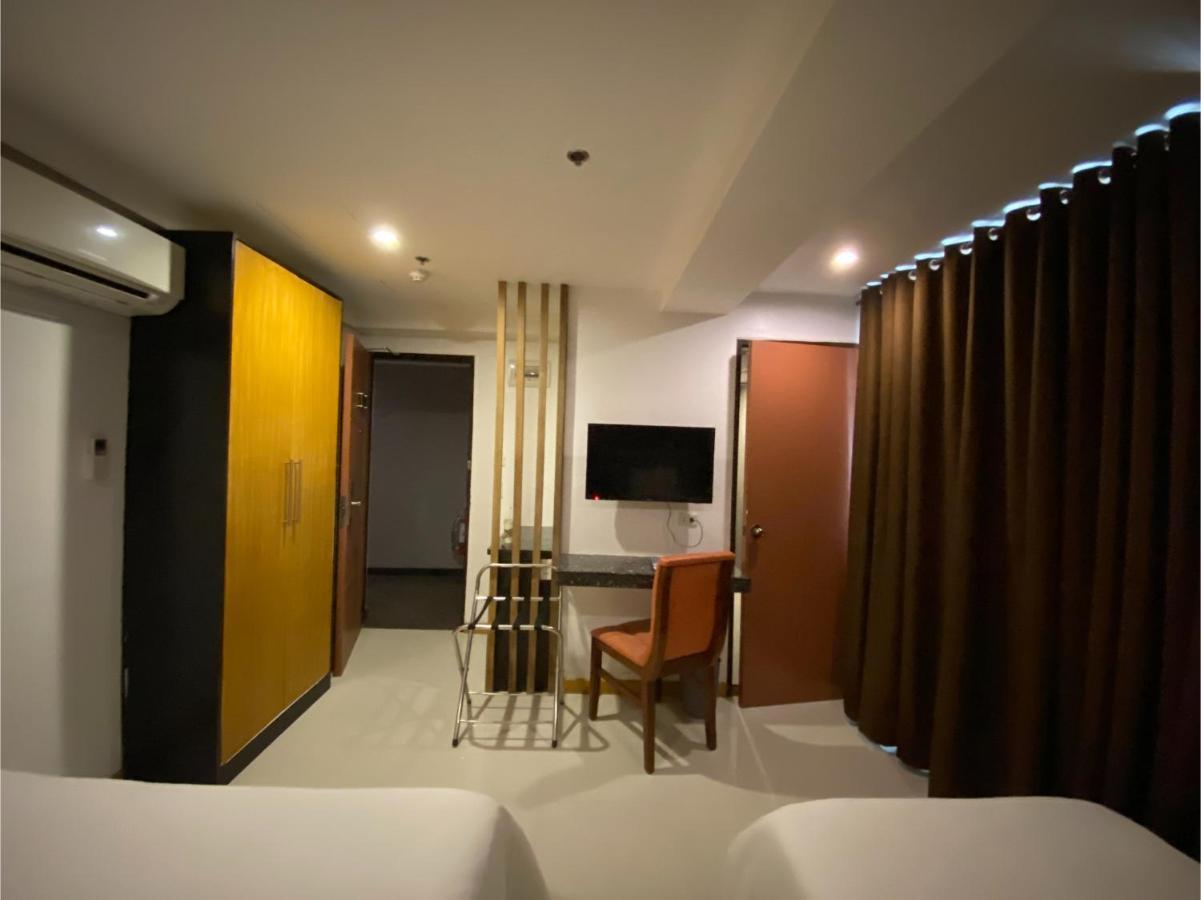 Capital O 820 Guijo Suites Makati Manila Dış mekan fotoğraf