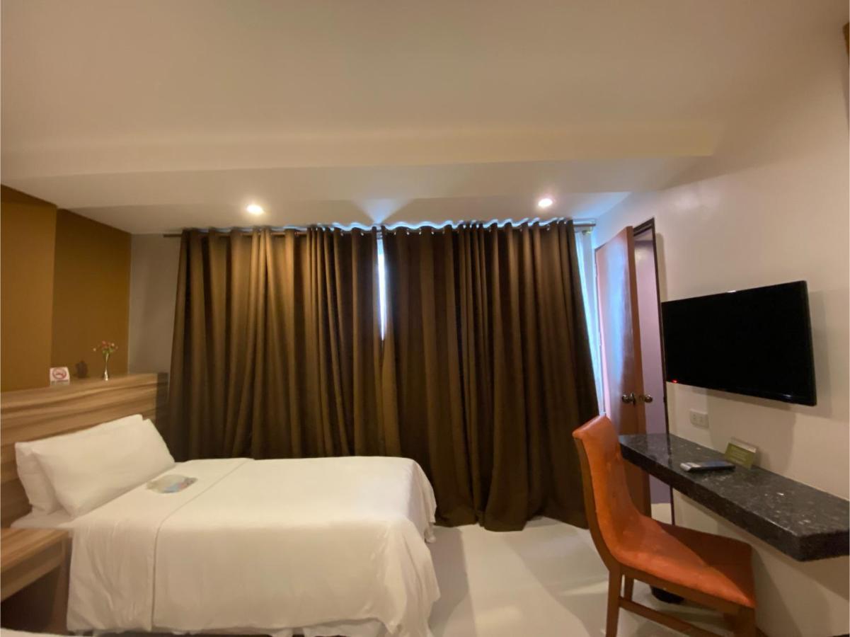 Capital O 820 Guijo Suites Makati Manila Dış mekan fotoğraf