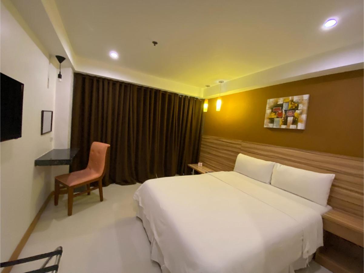 Capital O 820 Guijo Suites Makati Manila Dış mekan fotoğraf