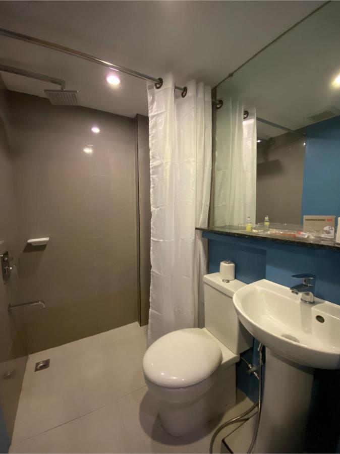 Capital O 820 Guijo Suites Makati Manila Dış mekan fotoğraf