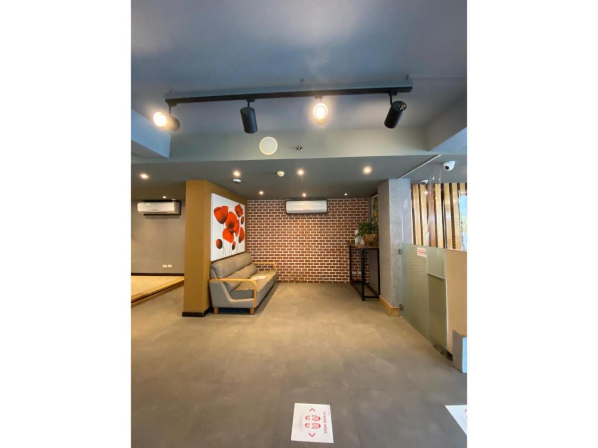 Capital O 820 Guijo Suites Makati Manila Dış mekan fotoğraf